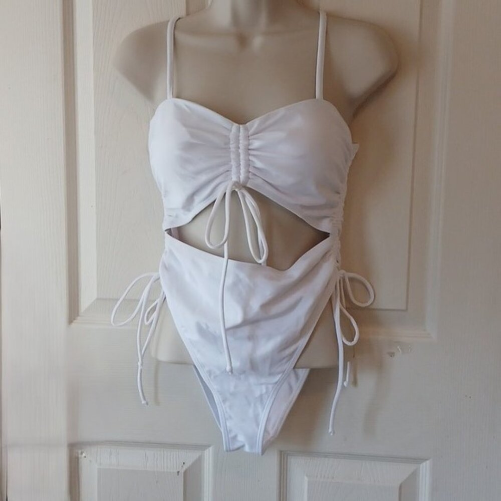 LEEy-world Women's Thong Swimsuit Size Medium NWOT